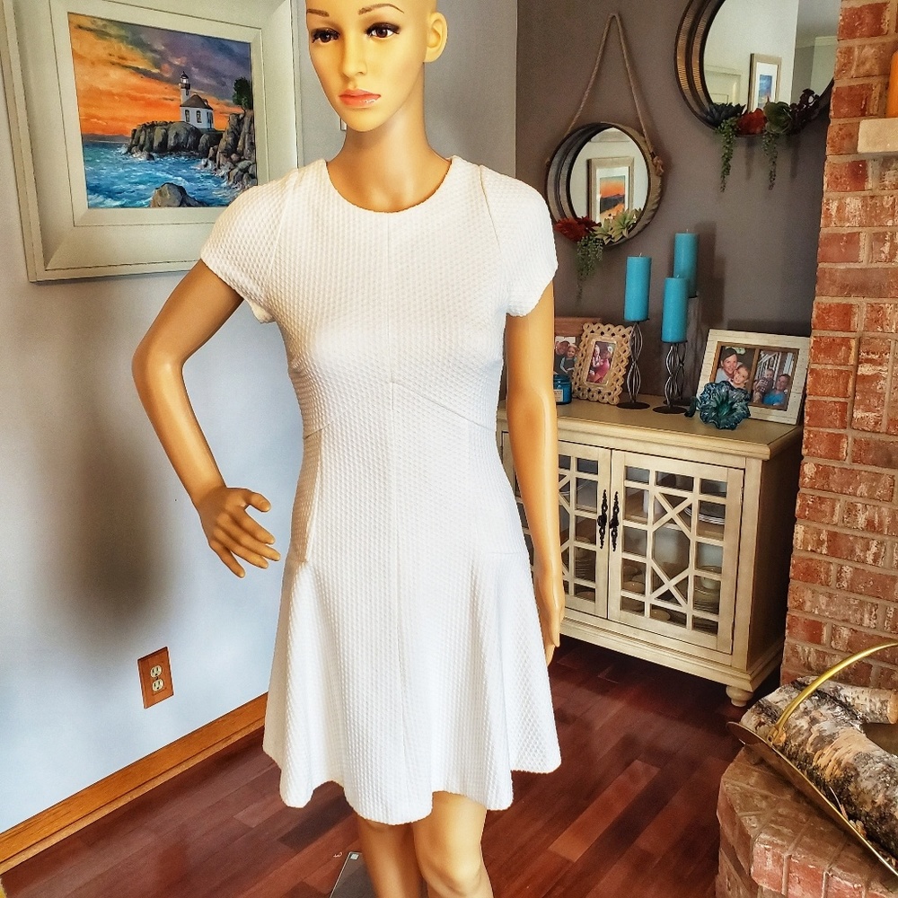 🎀3/$25 Banana Republic Fit & Flare Quilted Dress